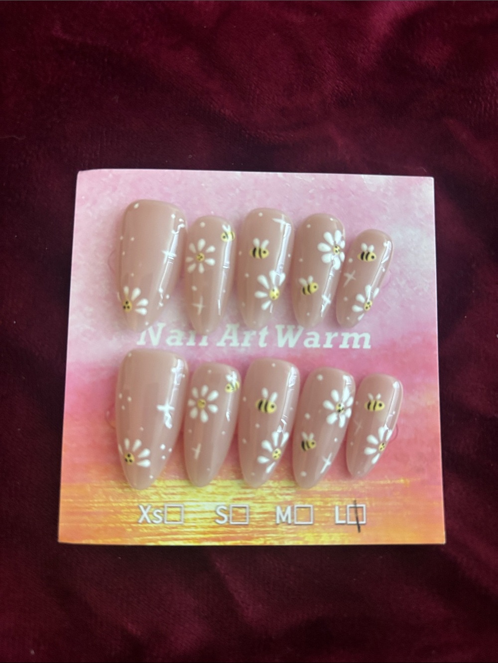 Neutral Bee & Daisy Press-On Nails - Stylish Nude Floral Set